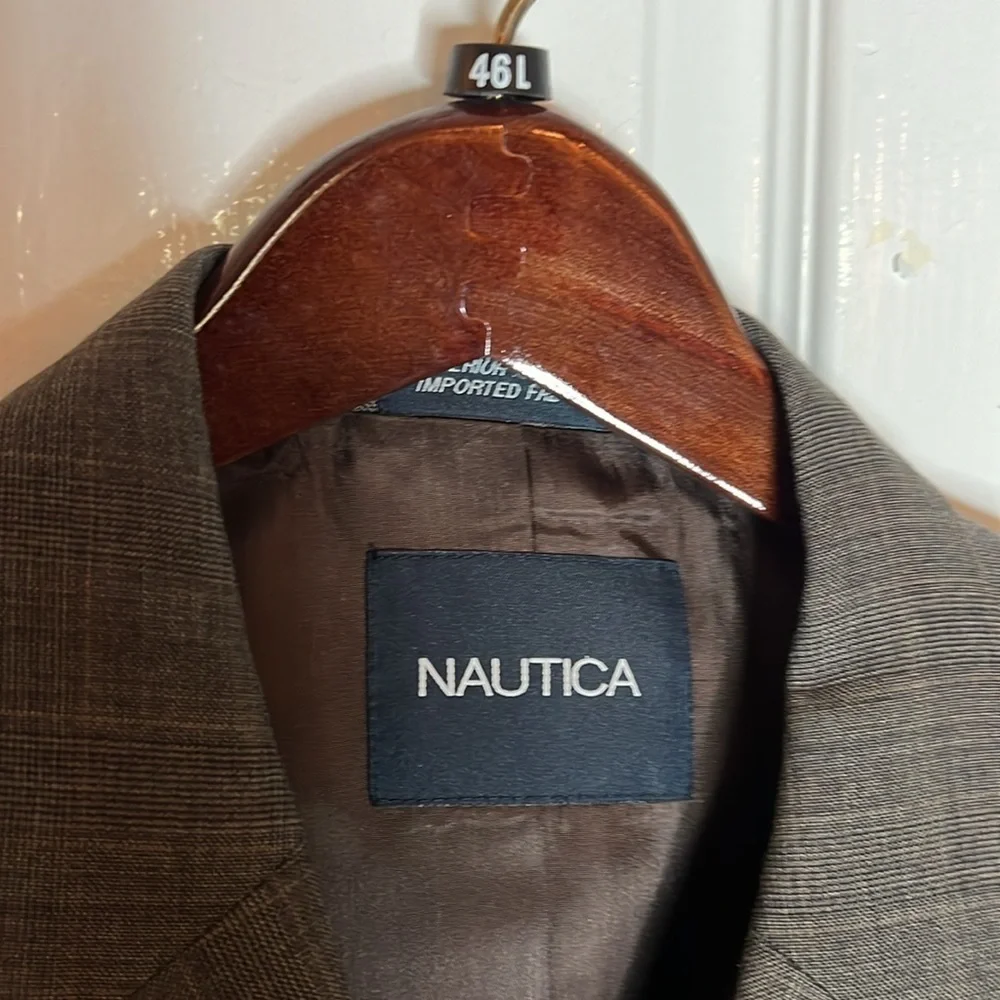 MEN NAUTICA SUIT. Size Coat 46L pants 40L